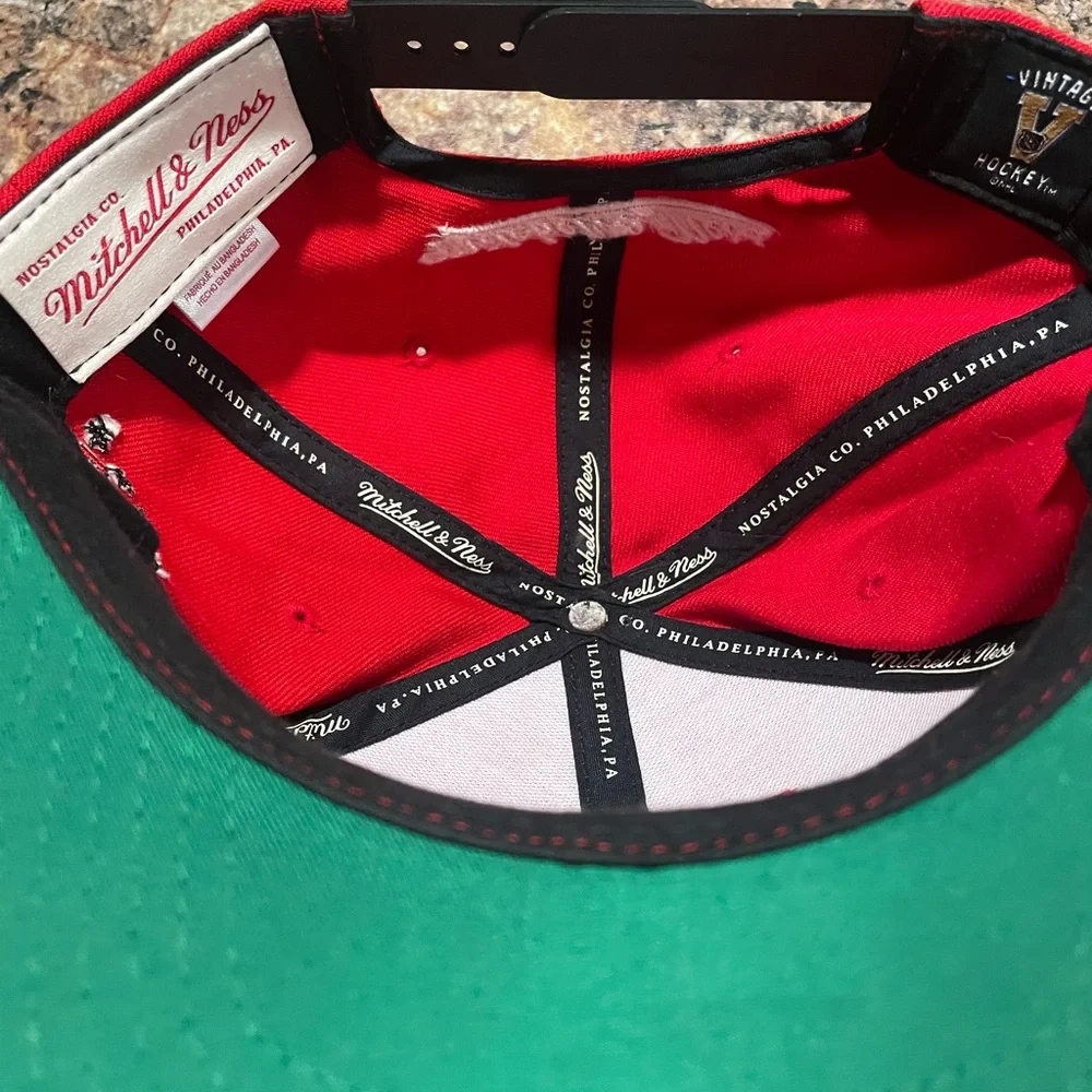 NHL Chicago Blackhawks Hat - Picture 7 of 8